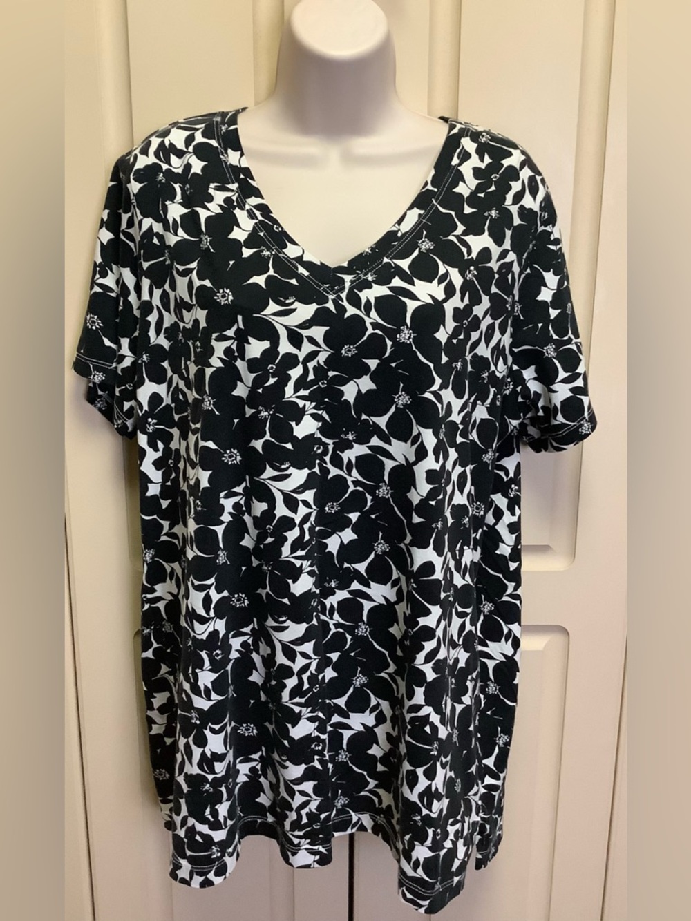 Lands End Shirt Top-Black White Floral Pattern-V Neck-100% Supima Cotton-0X 14W
